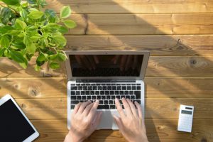 ブログに集客して商品を販売すれば誰でも稼ぐ事は可能です