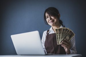 お金の不安の解消方法は、個人でお金を稼ぐしかありません