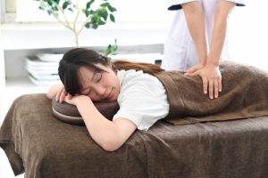 無形商品・サービスが売れた時の仕訳方法(仕掛品、役務収益、役務原価)